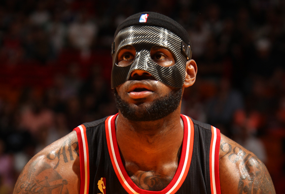 lebron-james-black-mask-protect-broken-nose-issac-baldizon.png