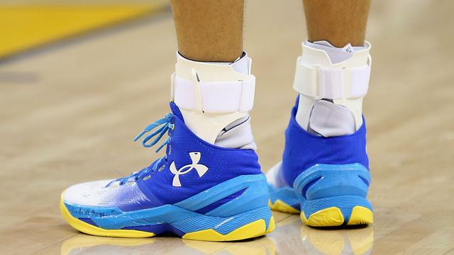 steph-curry-ankle-41716-getty-ftrjpg_a2c4gulv21e01fffhf8svsn0g.jpg