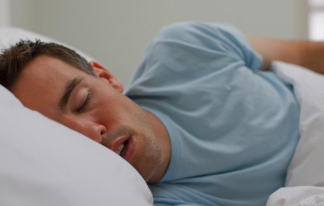 signs-stop-breathing-when-sleeping-main.jpg
