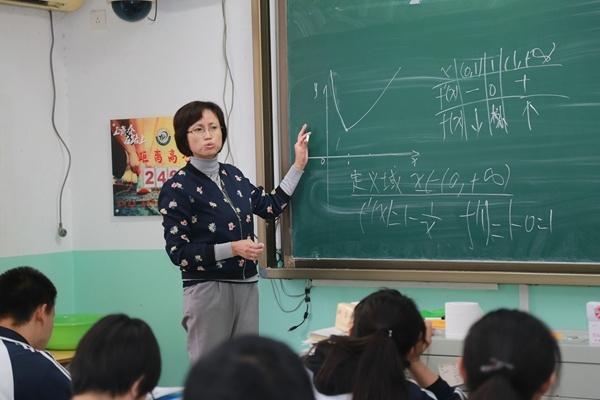 10933801_6数学组张燕老师讲课.jpeg