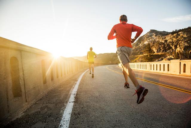 two-men-on-an-early-morning-run.jpg