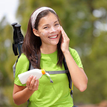 07_woman-hiker-applying-sunscreen_600x600_shutterstock_76818487.jpg