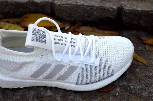阿迪达斯 BOOST加强版本有什么不一样：PulseBOOST HD 跑鞋