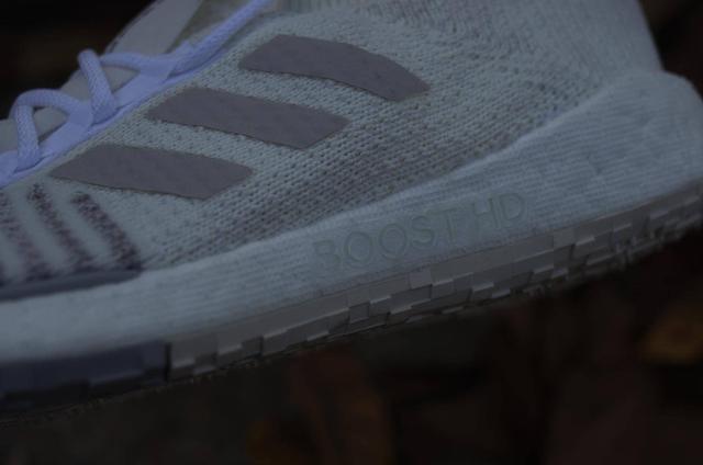 阿迪达斯 BOOST加强版本有什么不一样：PulseBOOST HD 跑鞋