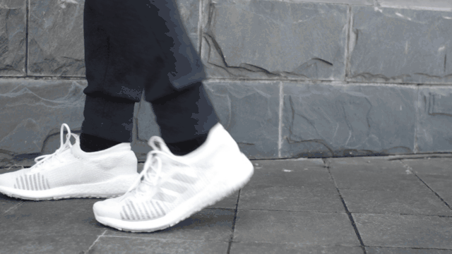 阿迪达斯 BOOST加强版本有什么不一样：PulseBOOST HD 跑鞋