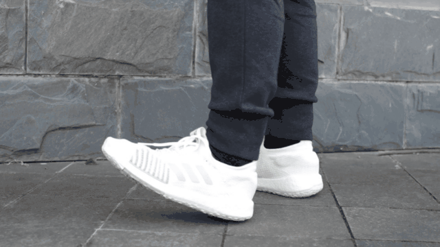 阿迪达斯 BOOST加强版本有什么不一样：PulseBOOST HD 跑鞋
