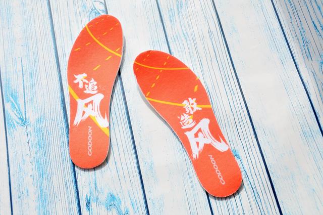 咕咚全掌碳板跑鞋42K，让“造风者”尽情去RUN
