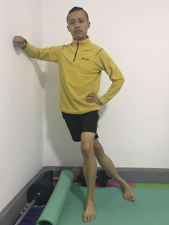 髂胫束右腿拉伸.jpg