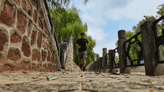 咕咚悦弹10K跑鞋：悦然轻弹，步步为赢